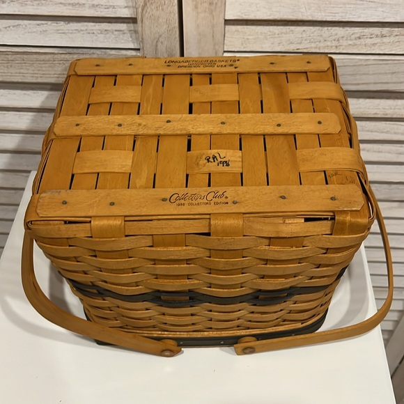 Longaberger Collectors Club Harbor Basket with protector 1998 - Picture 11 of 12